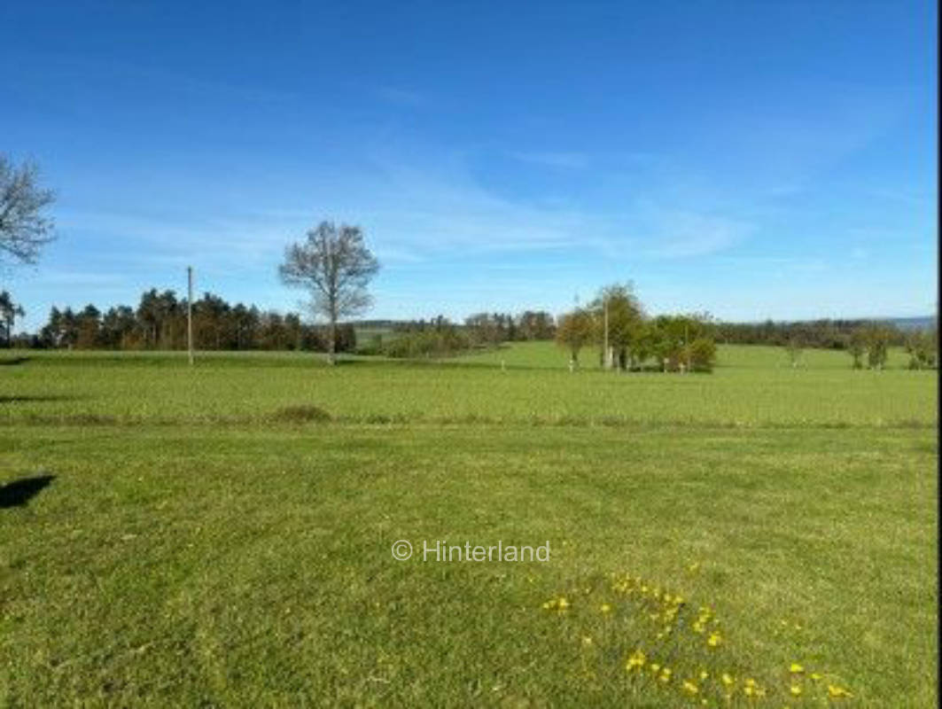 Camping auf der Wiese mit Blick auf das Orlatal
