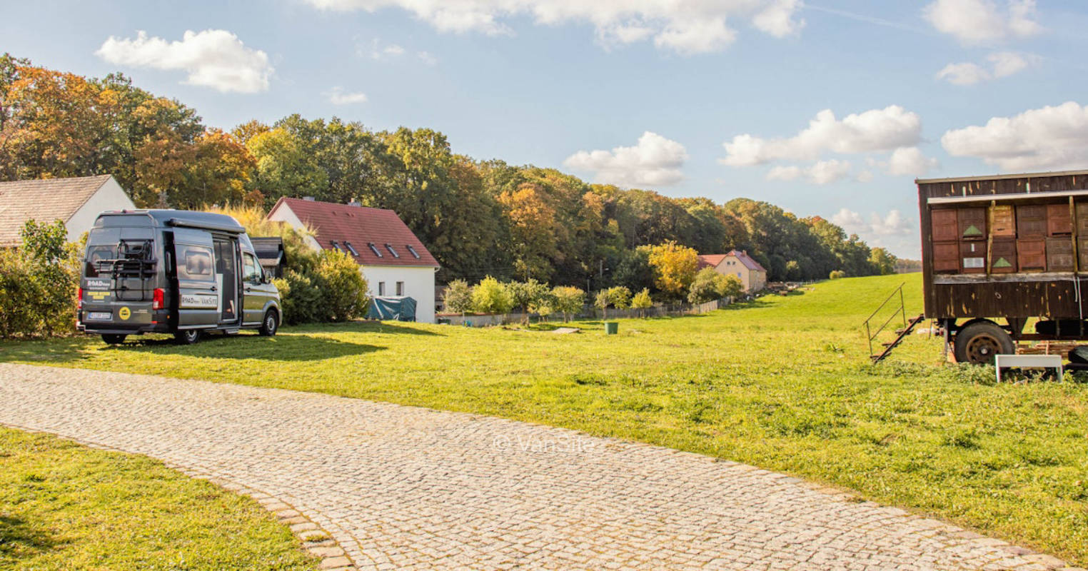 Stellfläche am Weinberg nahe Moritzburg und Dresden