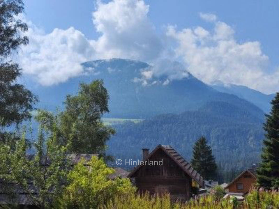 Campen in Österreich am rauschenden Bach
