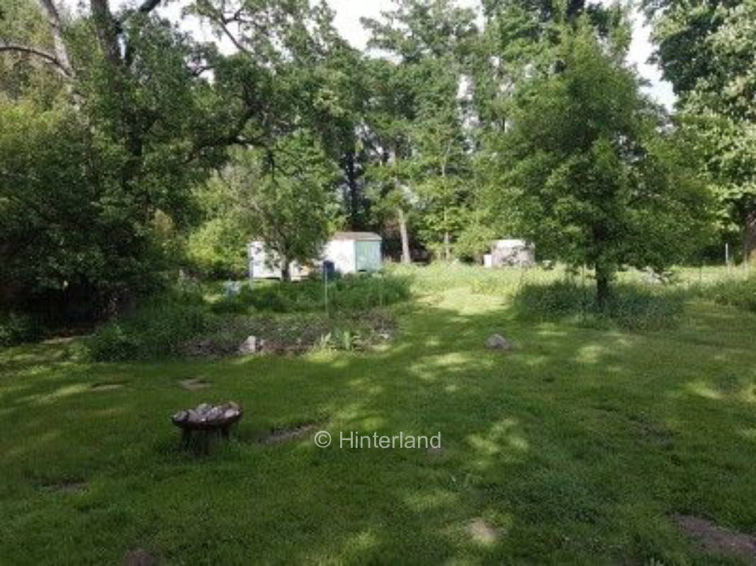 Im Rundlingsdorf im wilden Bienengarten campen