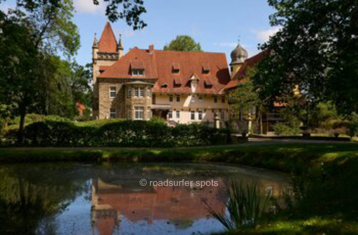 Stellplatz im Schlosspark - Natur und Dorf