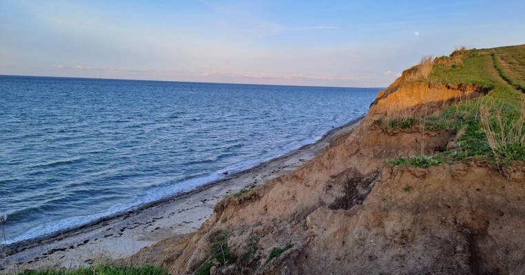 Pitch at the steep coast