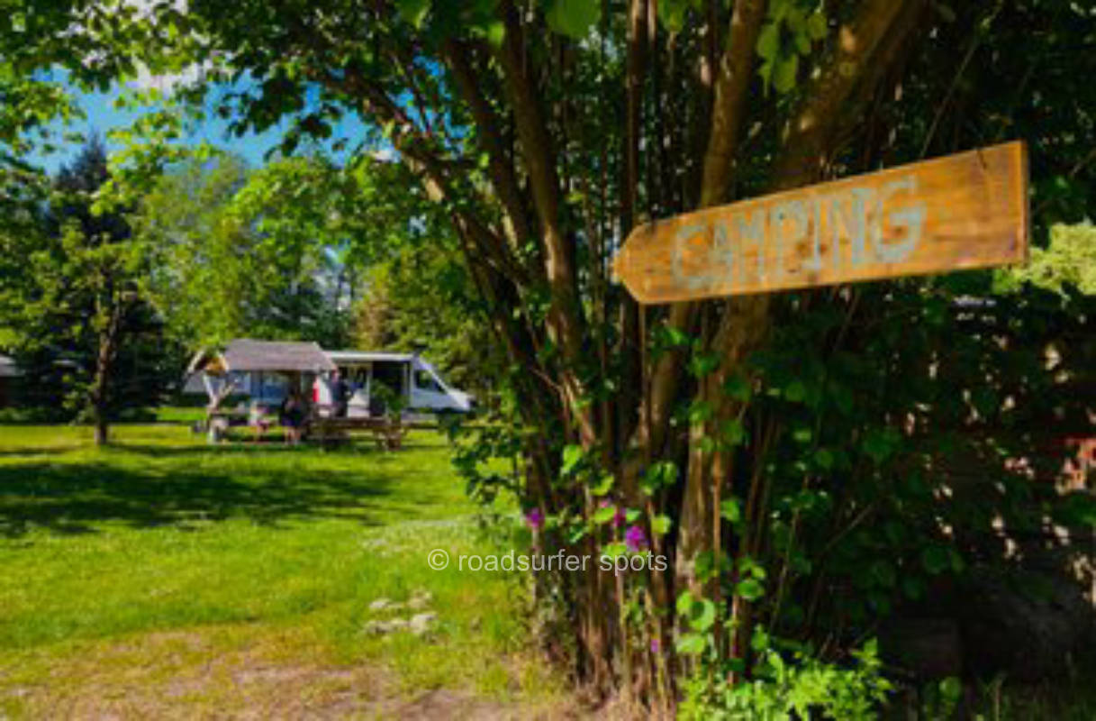 Ruhiger Garten am Badesee - Mecklenb. Seenplatte