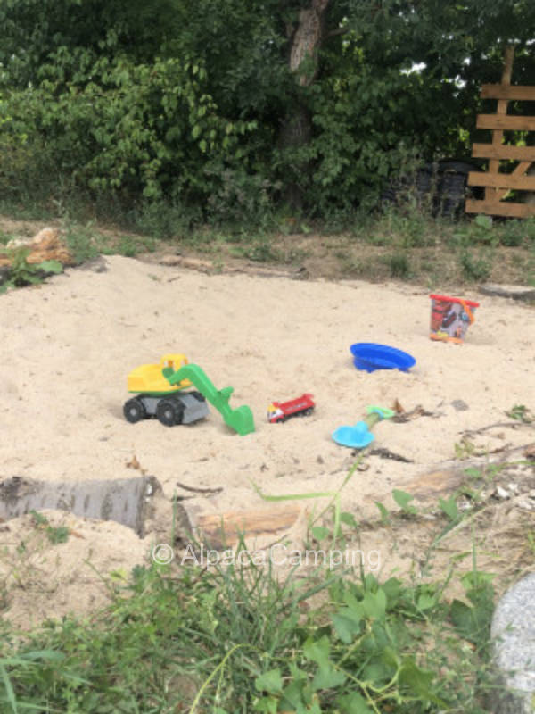 Auf der Wiese nahe der Wetter, umgeben von Kleingärten #1