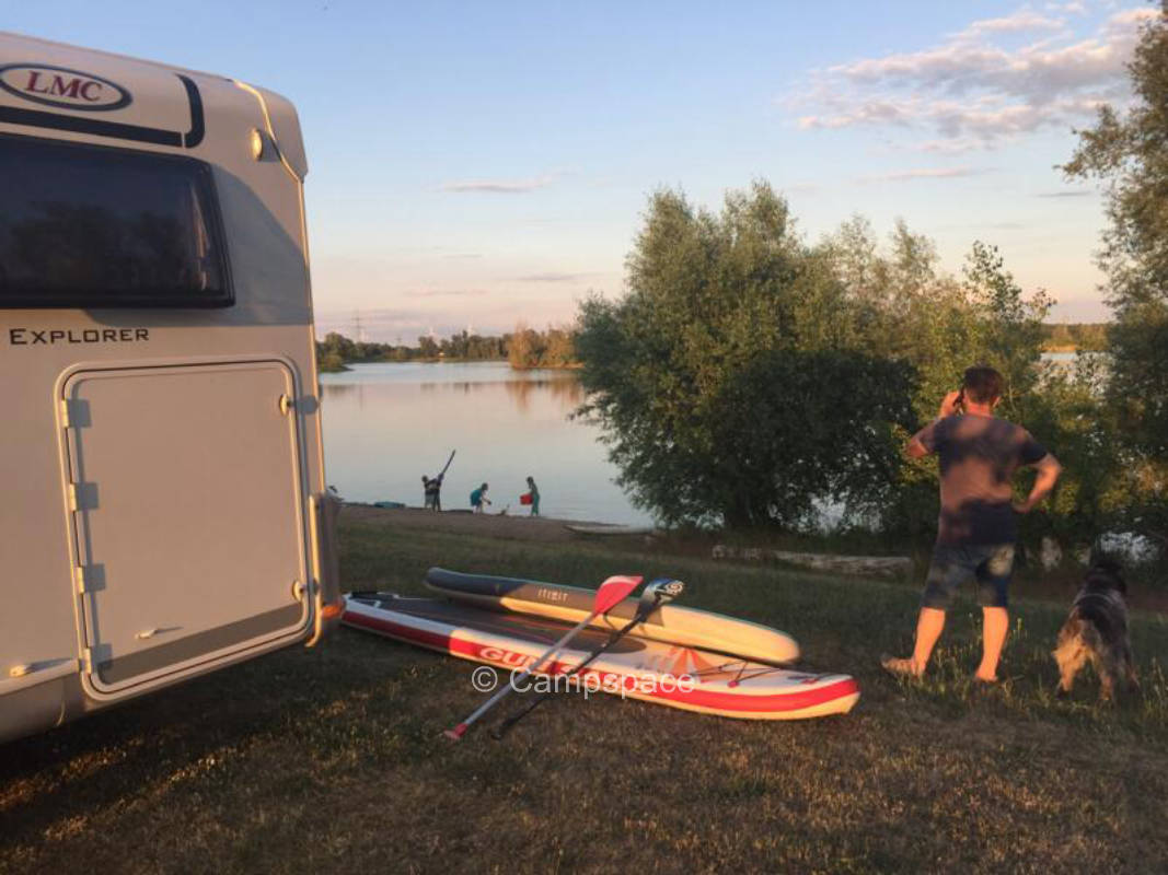 Camping am idyllischen Kiessee am Elbe-Radweg