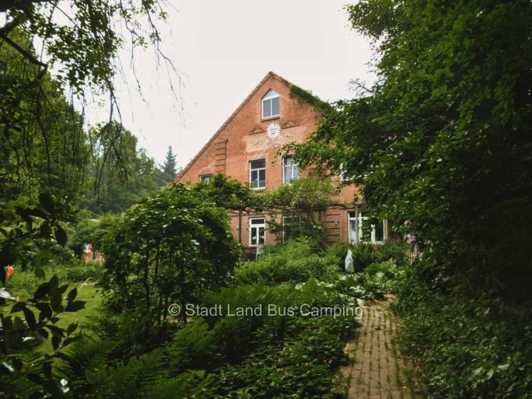 Hultschuur (wooden shed)
