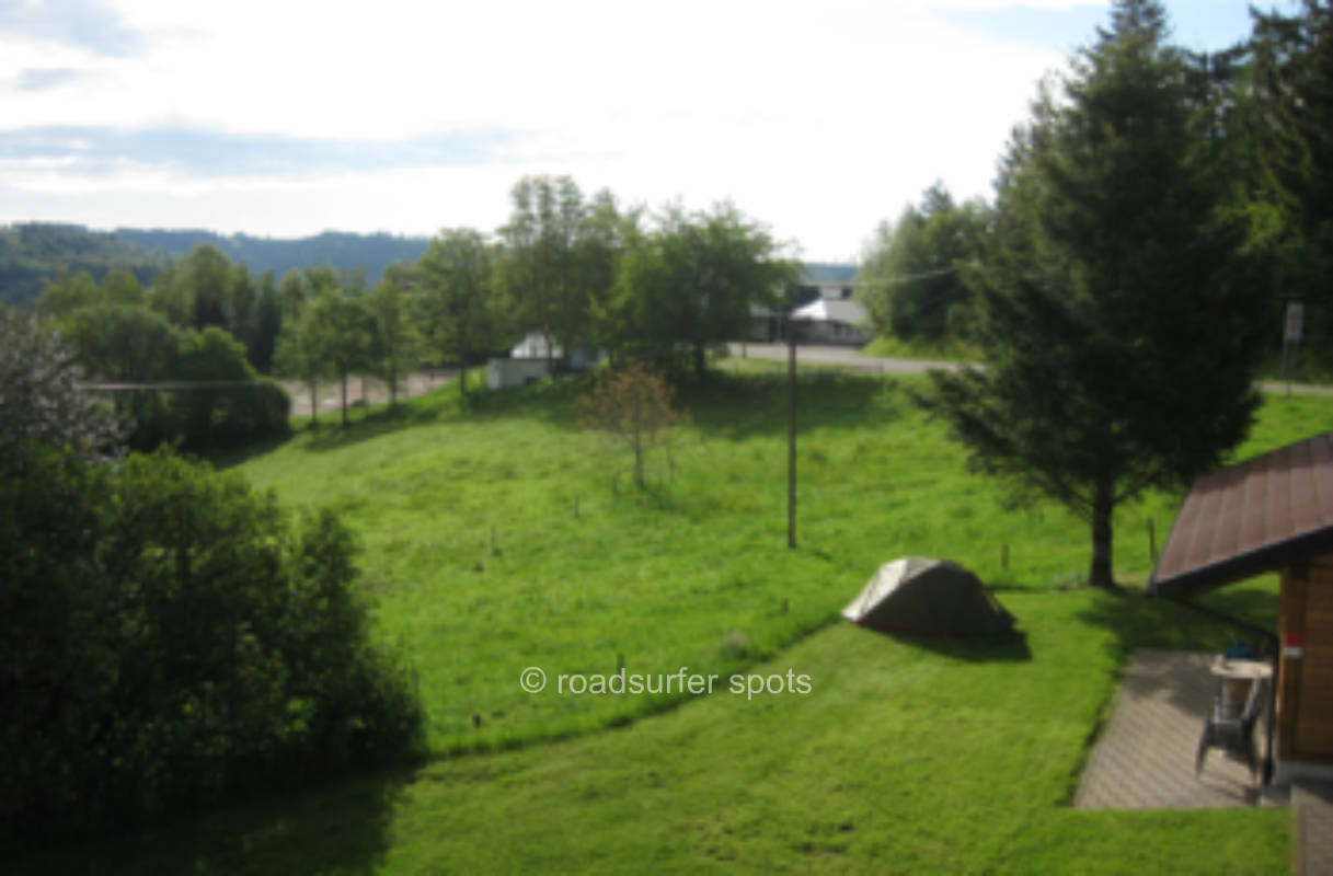 Camping inmitten der Natur mit Panoramablick