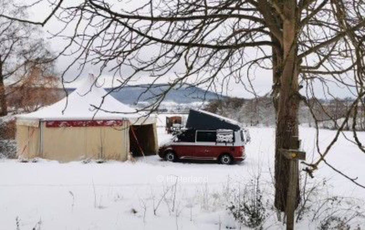 Campen mit Ithblick am Hang des Osterwaldes