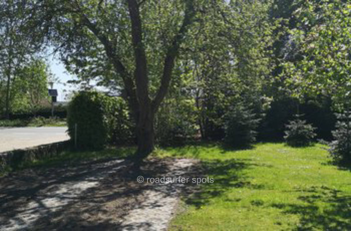 Privater Stellplatz auf unserem Resthof in Seenähe