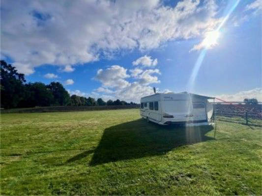 Private eingezäunte Camper-Wiese auf Rügen