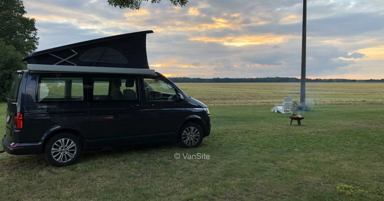 Alleinlage mit Sonnenuntergang