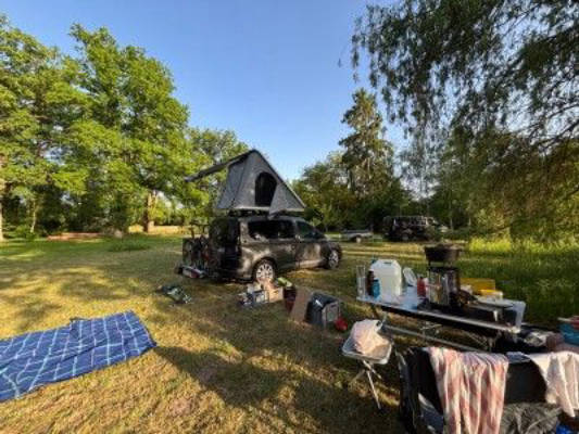 Stellplätze Rabe Rumburak 3000m2 Natur