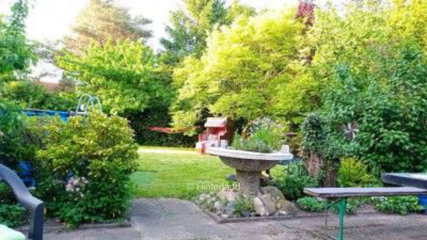 Green oasis on the Elbe cycle path on the Elbe island,Hamburg