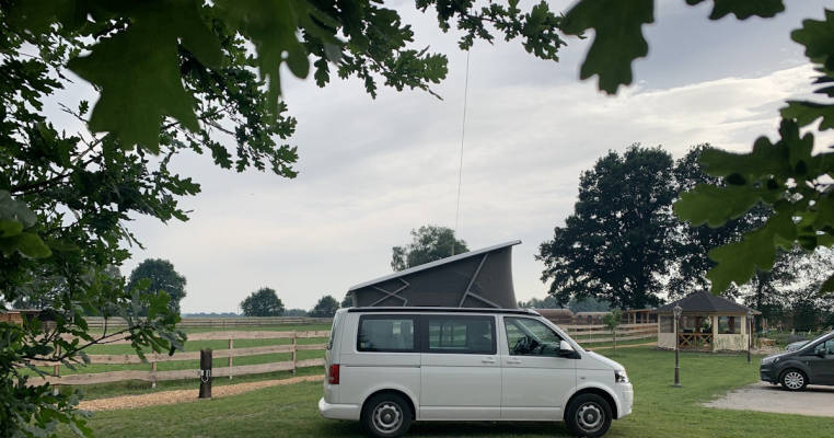 Direkt an der Streuobstwiese