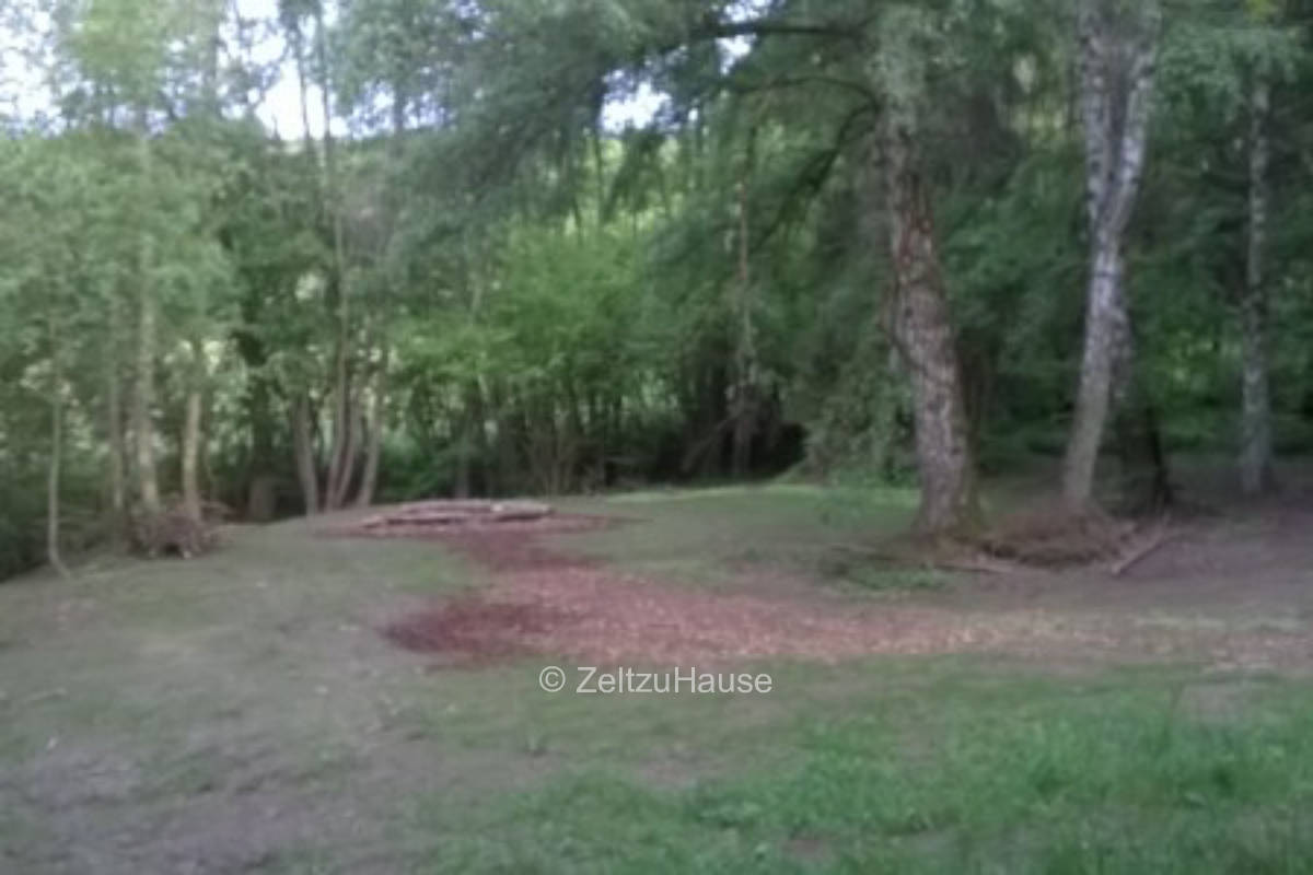 Urgemütliches 3000m² Waldgrundstück mit Bachlauf, Gewässer, Feuerstelle und Toilette