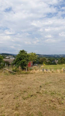 Stellplatz am Ortsrand mit weitem Blick