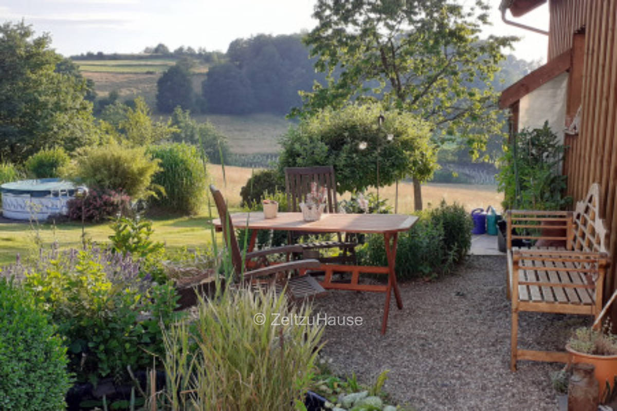 Camping mit Weitblick in die Natur und Garten Anschluss