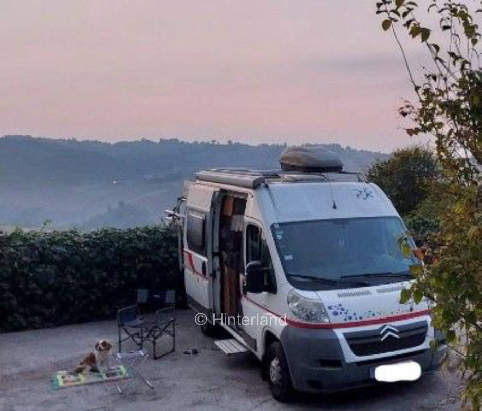 Panorama unico dal vigneto in collina, privater Stellplatz