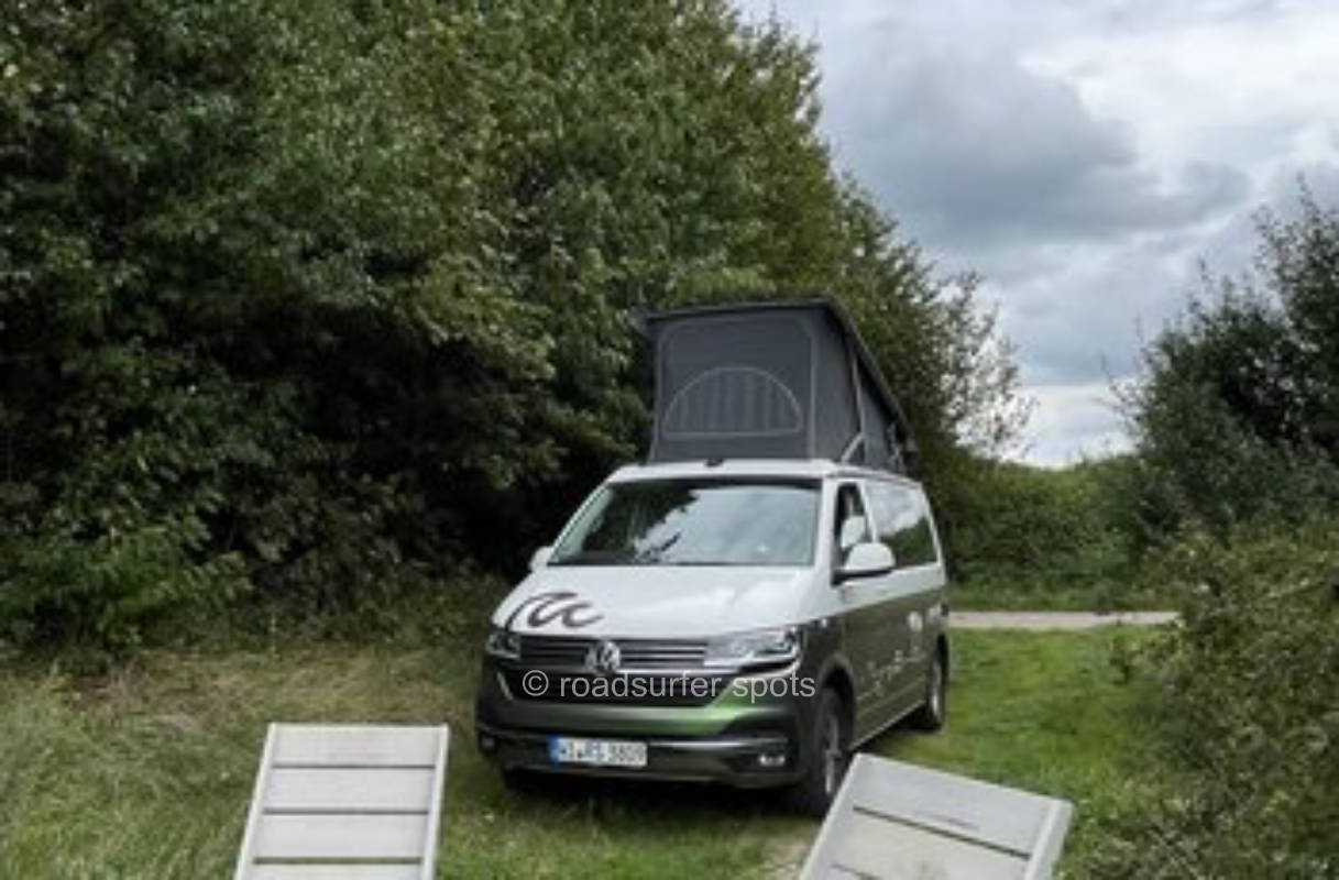 Camping bei glücklichen Kühen 