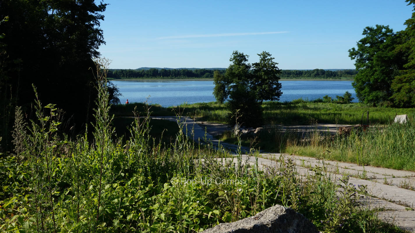Dreamlike place directly at the Oderberger lake