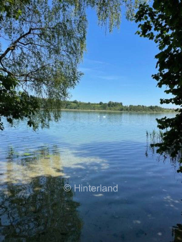 Small pitch at the Hofmühle with natural lake