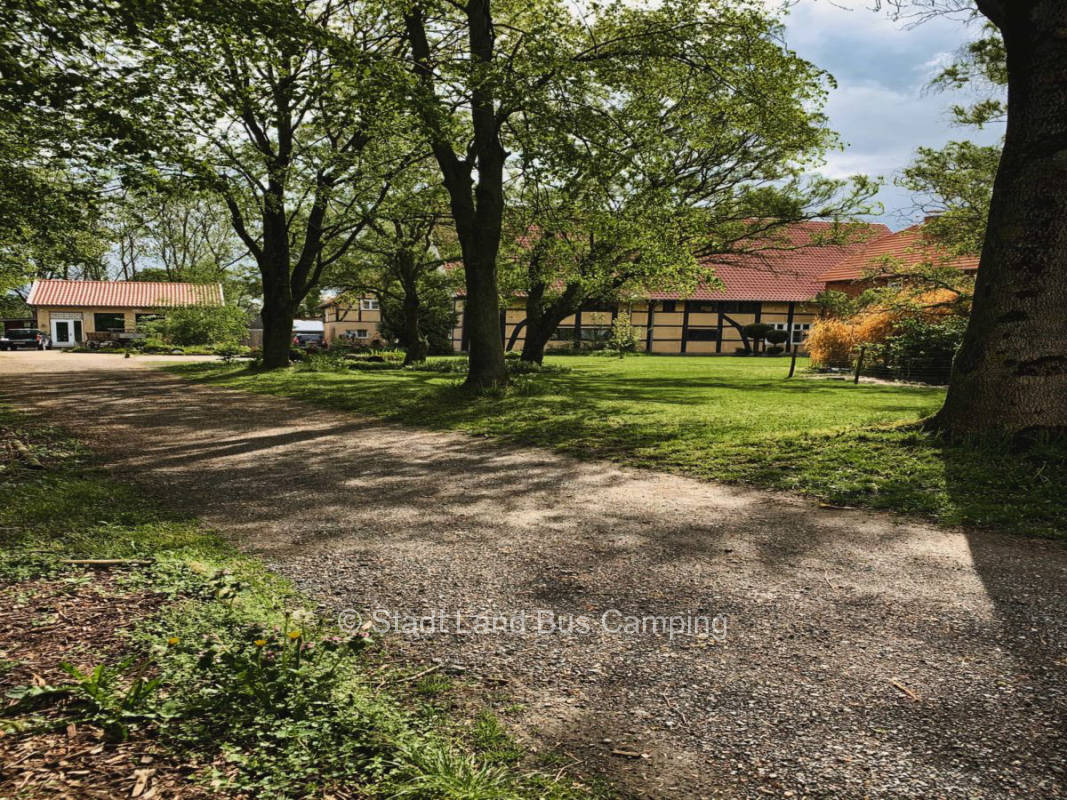 Alter Beyne Hof – Auf Schotter