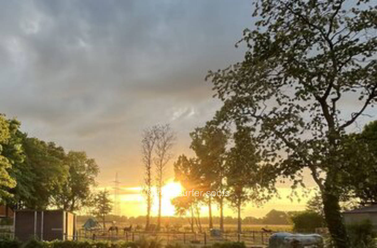 Camping am Bauernhof mit Pferden und Hühnern