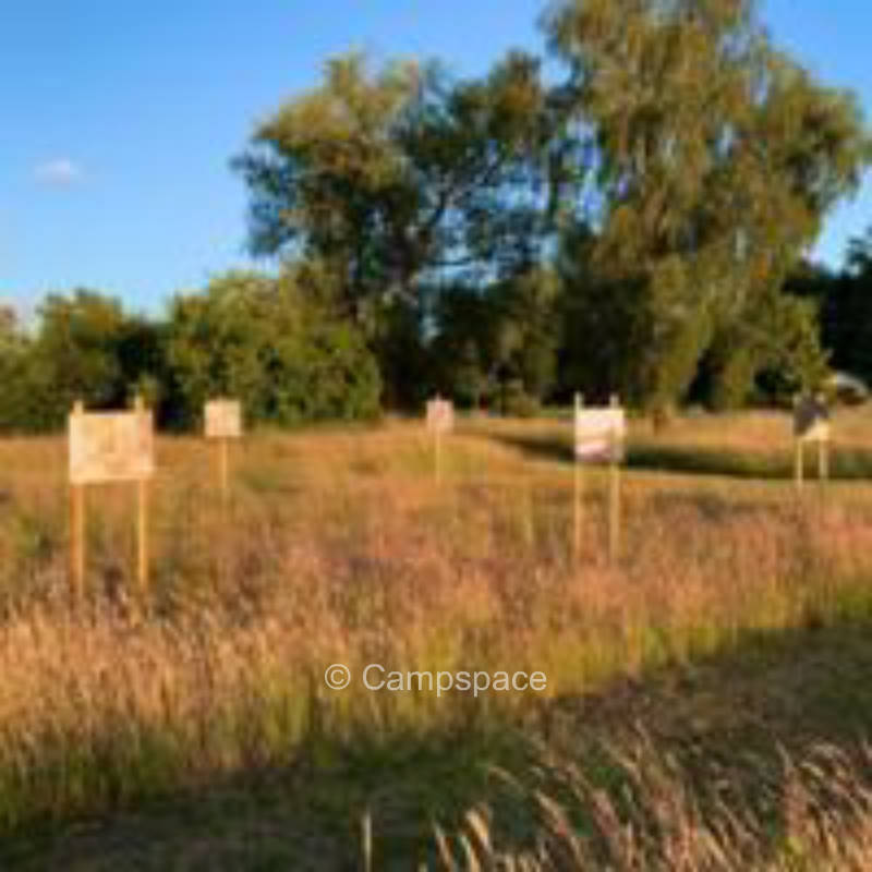 Camping at the fresh air gallery "Fischerdiek.3" in the middle of Lower Saxony