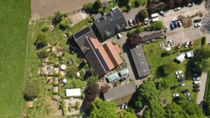Garden paradise among farmyards and cows