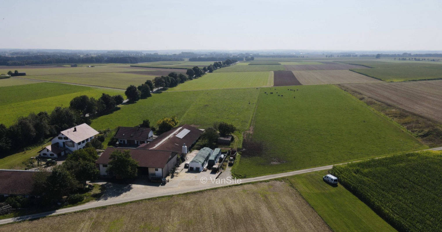 Wiese an der Kuhweide und Wellnessbereich (optional!)