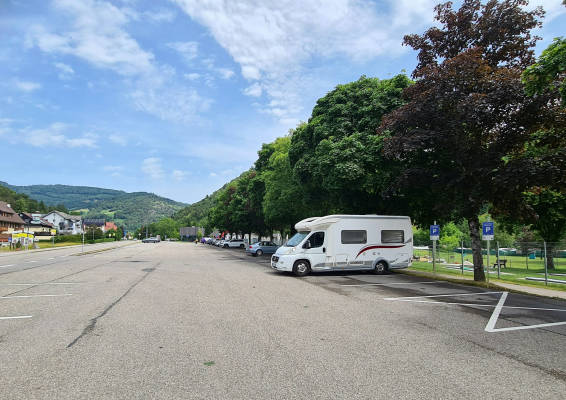 Wohnmobilstellplatz am freibad