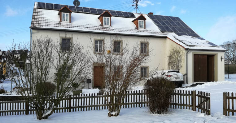 befestigter Platz am Haus