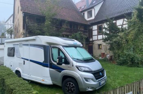 Ganz für euch alleine: Wiese an alter Scheune