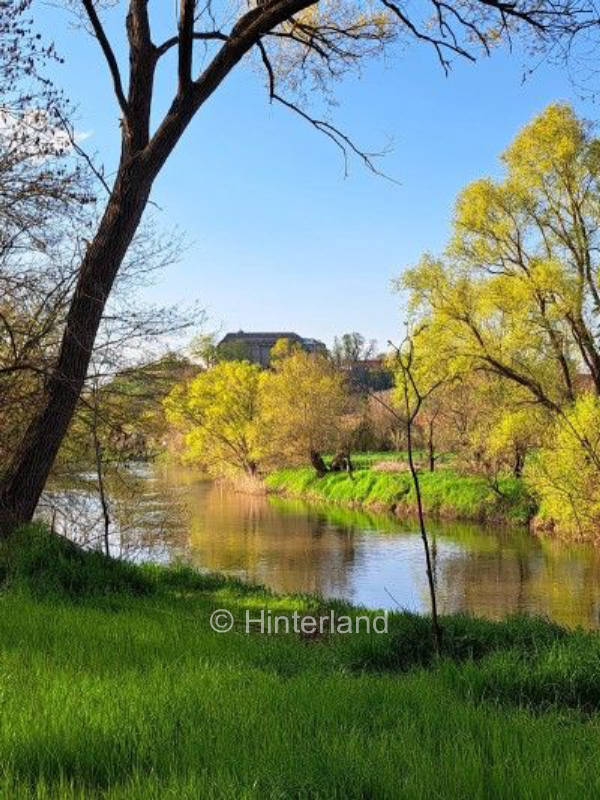 Unter den Nussbäumen direkt an der Unstrut