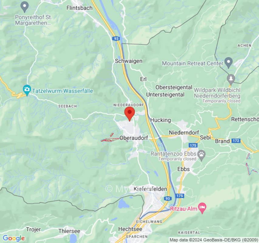 Stellplatz am Spielplatz des Café