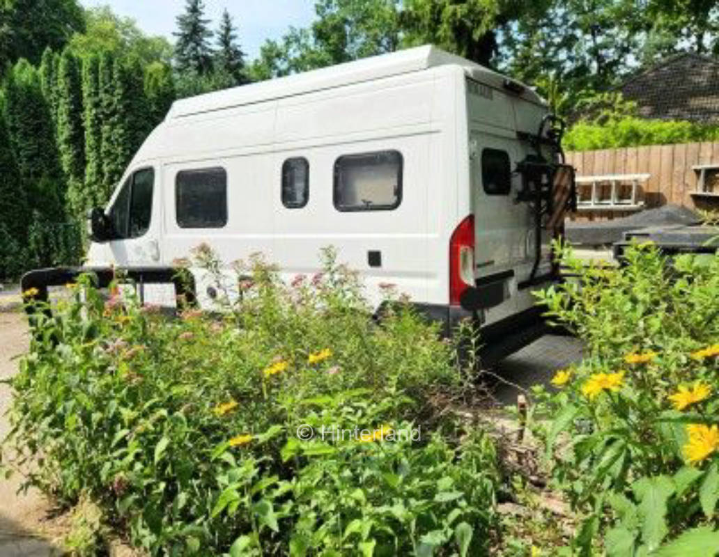 Stellplatz/ Parkplatz mit Gartennutzung 