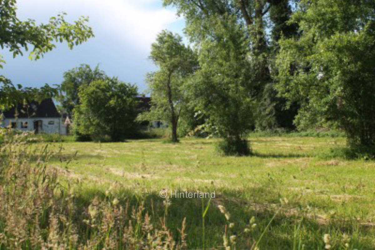 Overnight stay in the orchard near the freeway BAB 7