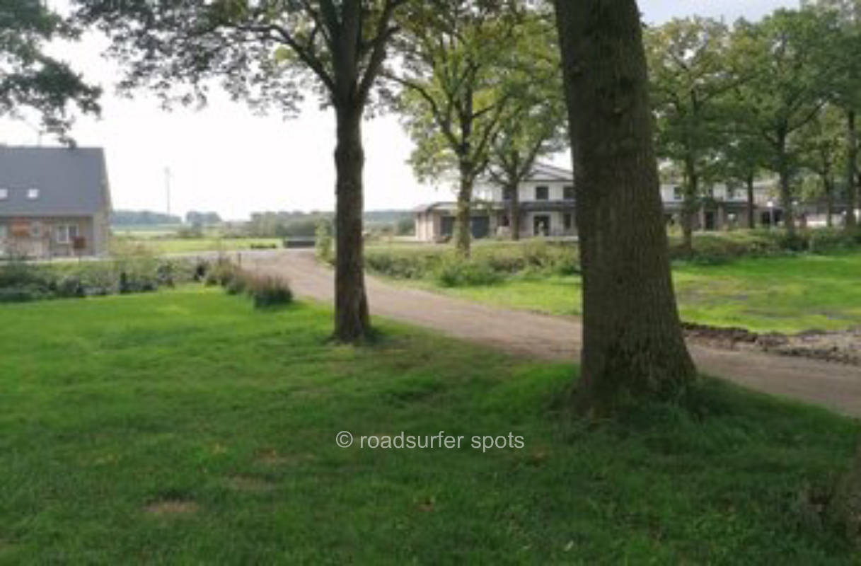 Camping auf Resthof-Wiese mit Ausblick in die Natur