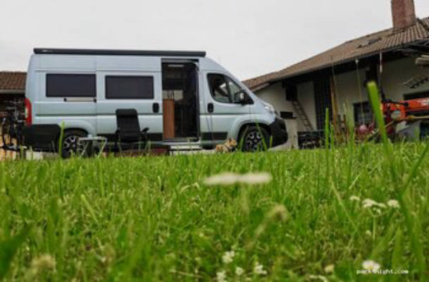Camping at the edge of town and directly by the lake