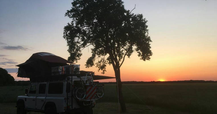 Alleinlage mit Sonnenuntergang