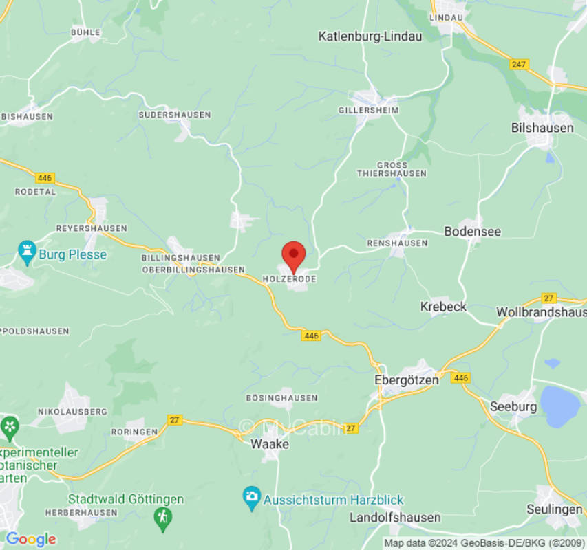 Hofstelle inmitten eines idyllischen Dorfes