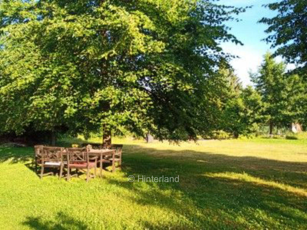 Sichere Wiese am Stadtrand