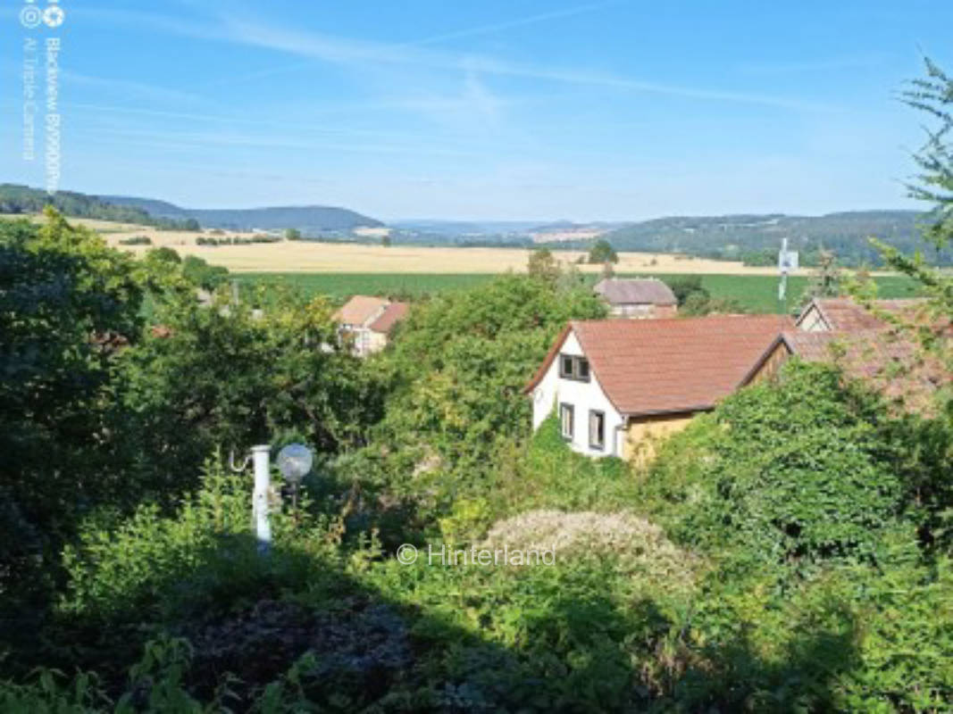 Eine ruhige kleine Wiese zum Zelten