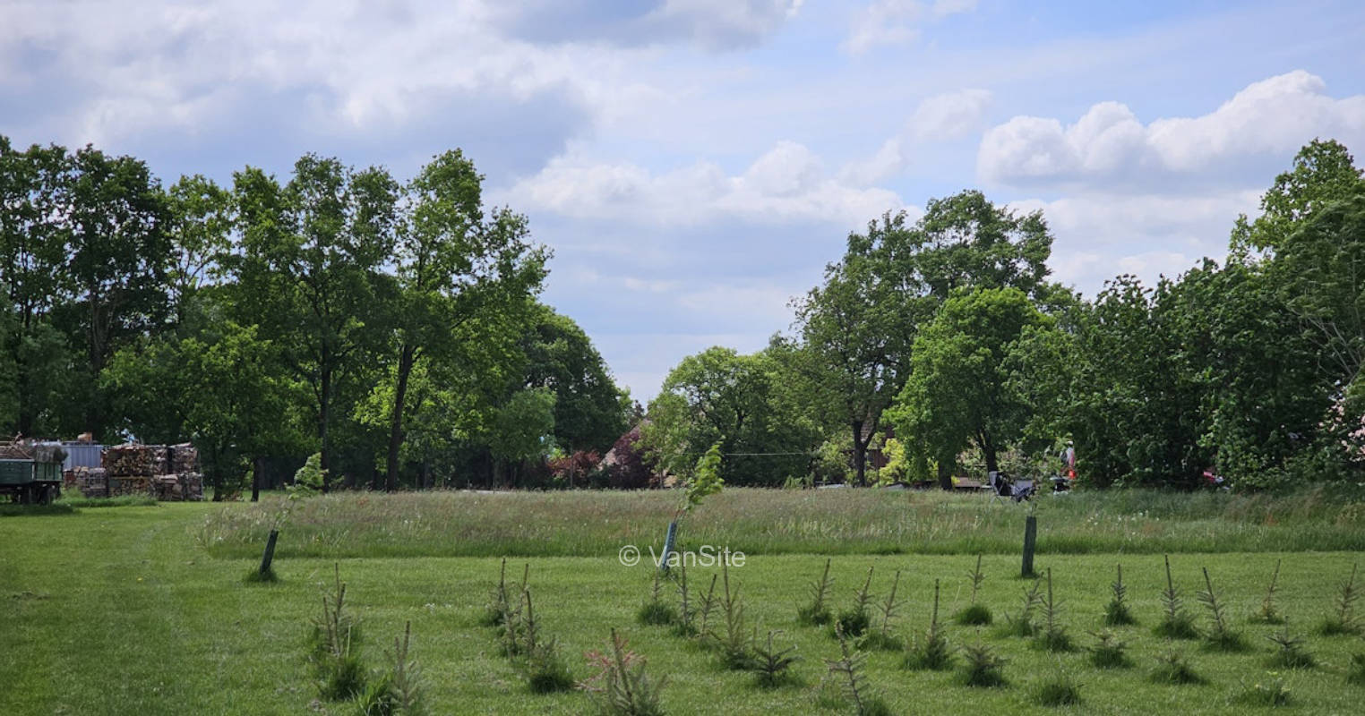 Rustikales Wiesencampimg mit grüner Aussicht