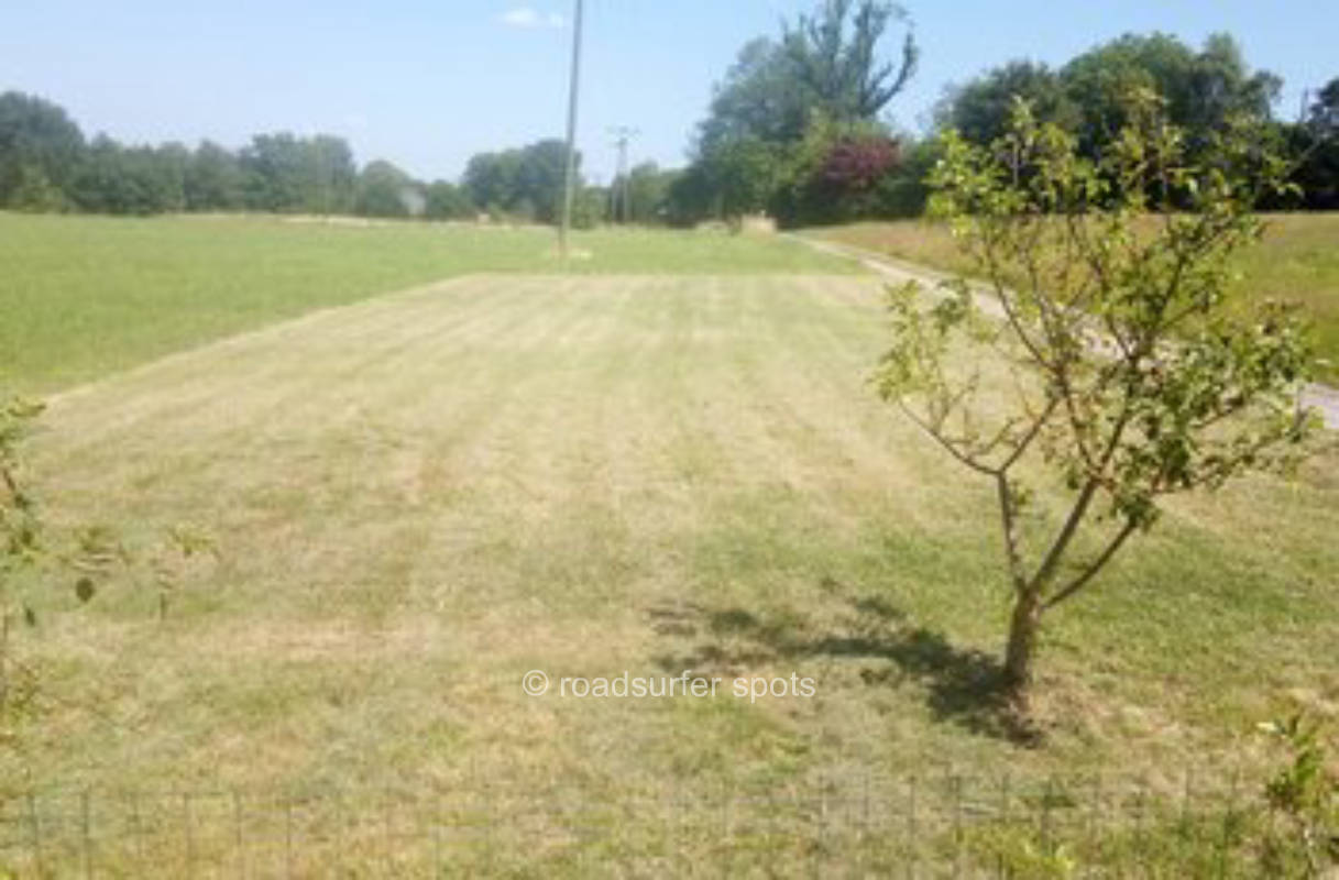 Camping Oberberg Wiese mit Fernblick