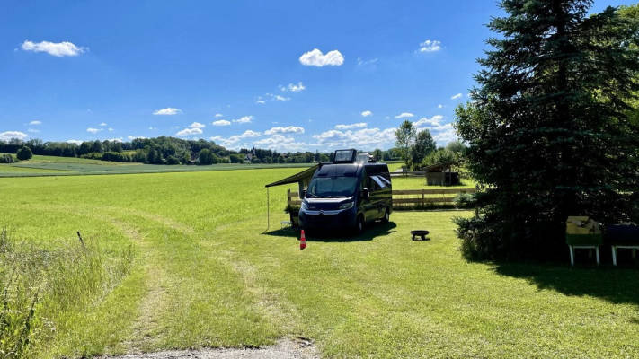 Wohnwagen & Wohnmobilstellplatz in Griesstätt