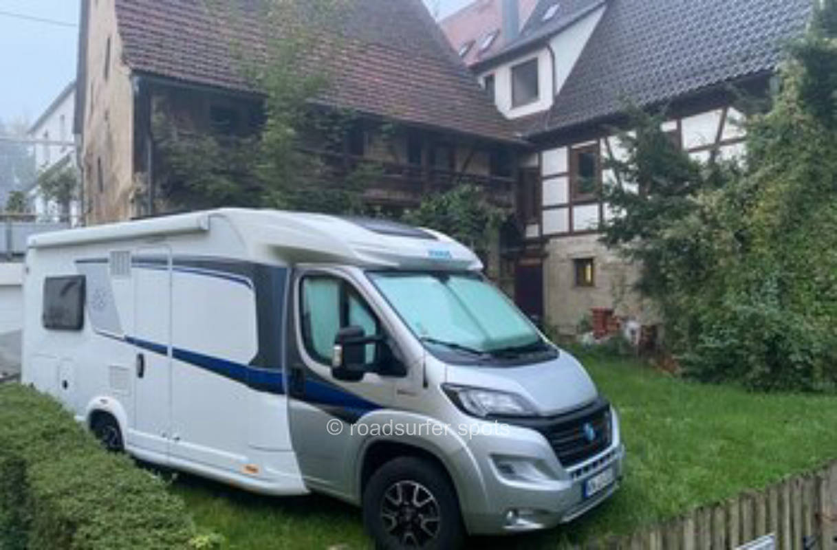 Ganz für euch alleine: Wiese an alter Scheune