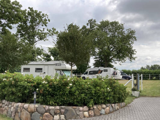 Wohnwagen & Wohnmobilstellplatz in Helse