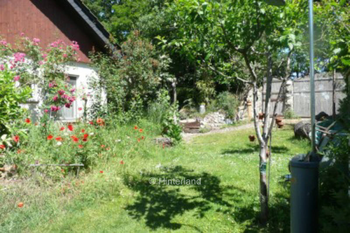 Camping in the cottage garden on the Lower Rhine