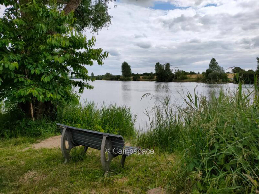 Stellplatz in Gemüsegärtnerei mit Badeseezugang